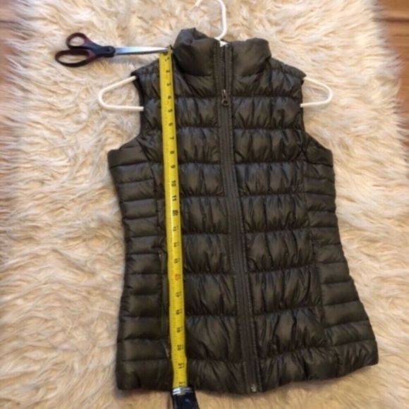 Athleta Downalicious Deluxe Down Puffer Vest - Picture 5 of 7